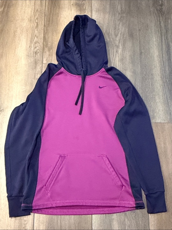 Nike Tops - Nike Magenta & Navy Raglan Pullover Hoodie